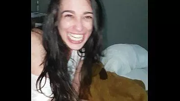 Reproduzir O vizinho é um MILF com quem ele fode todos os dias