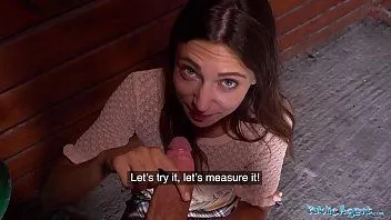 Redare Talia Mint are provocarea de a suge penis pe stradă