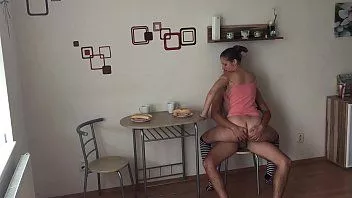 Jouer Jennifer Amton baise avec son petit ami dans une vidéo porno amateur