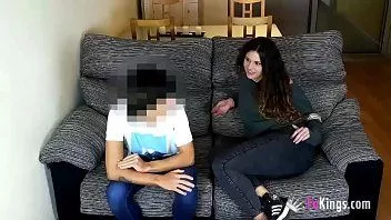 تشغيل Lily Calipo تصنع فيديو لـ Fakings تضاجع صديق شقيقها