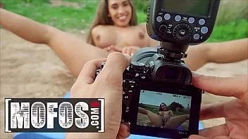 Reproducir Briana Bounce follada por fotógrafo pervertido para Mofos