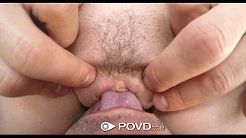 播放 Lexy Lotus 让她的毛茸茸的猫在 POV 的水疗中心吃掉了