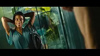 播放 Rosario Dawson 裸体操着她漂亮的乳头