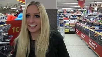 Redare Soția lui se arată goală la supermarket