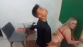 play Brazylijka Ines Ventura pomaga studentce w depresji