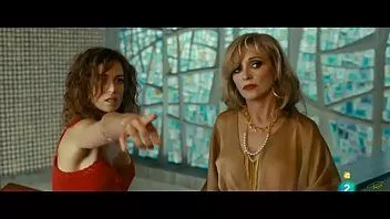 تشغيل أثداء مارتا فليش عارية تمامًا ولعينة