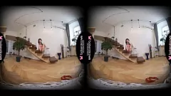 再生 ブルネットのチアリーダー ブルーム ランビーと彼女の大人のおもちゃとの VR 3P