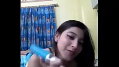 Jouer Une ado indienne devient coquine et montre ses seins