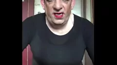 تشغيل يقدم Sissy Crossdresser إجراء مجاني من الحمار إلى الفم