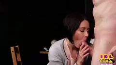Reproduzir Cfnm milf em meias provoca e prazeres pau duro com punheta e boquete