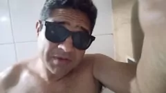 Jouer JOHNNY COUTO BIG-DICKED a un poussin très chaud