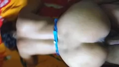 播放 丰满的印度妻子喜欢在慵懒的周日下午进行饥渴的狗狗式动作