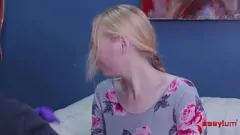 Putar Penurut Rambut Pirang di Rumah Sakit Mendapat Anal Kasar dan Dominasi Blowjob dengan Strapon